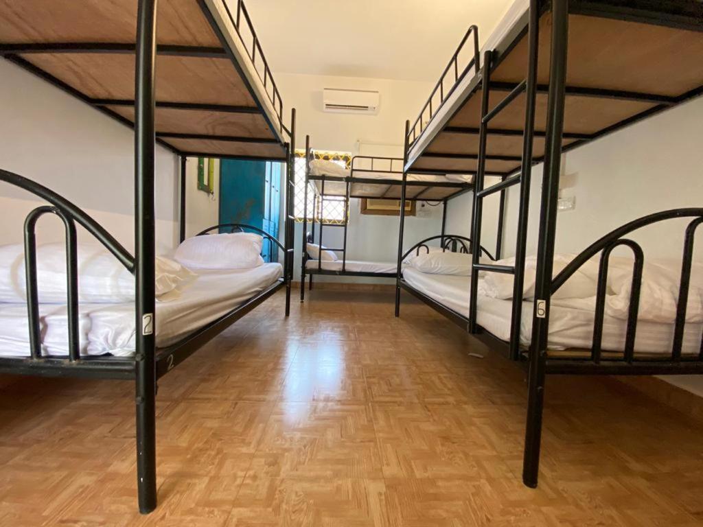El Barrio Hostel Анжуна Экстерьер фото