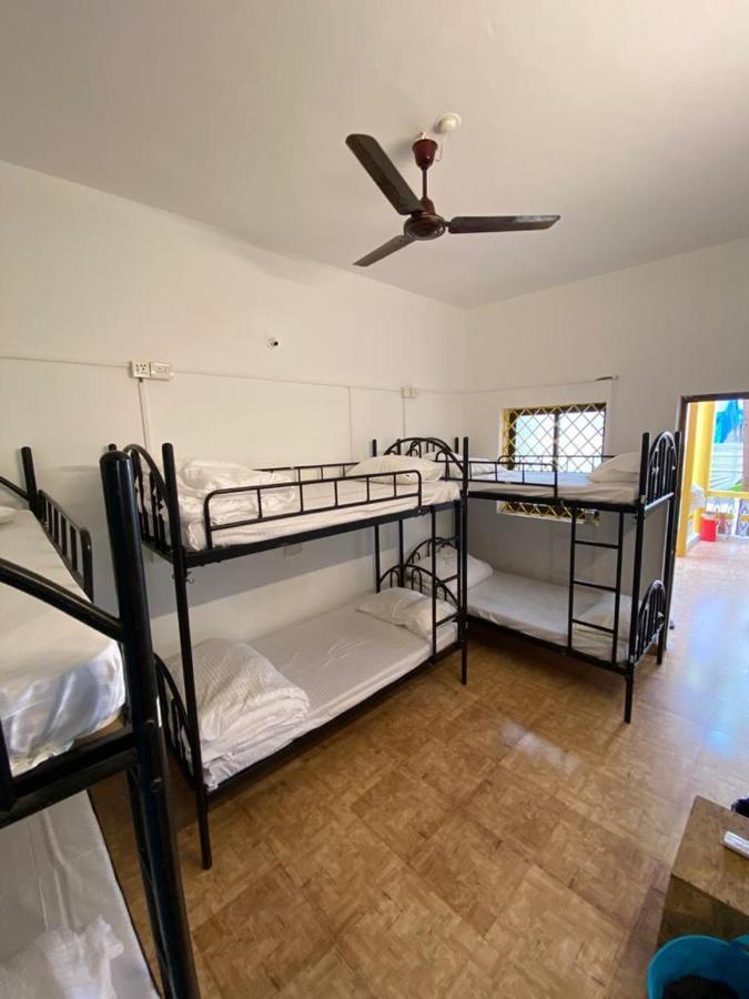El Barrio Hostel Анжуна Экстерьер фото