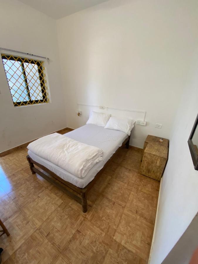 El Barrio Hostel Анжуна Экстерьер фото